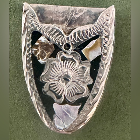 VINTAGE- ALPACA MEXICO SILVER ABALONE / MOTHER
OF PEARL INLAY BELT
BUCKLE 1-1/4” - Picture 7 of 11